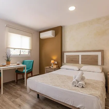 Apartamentos Lola Beach Malaga Exterior photo