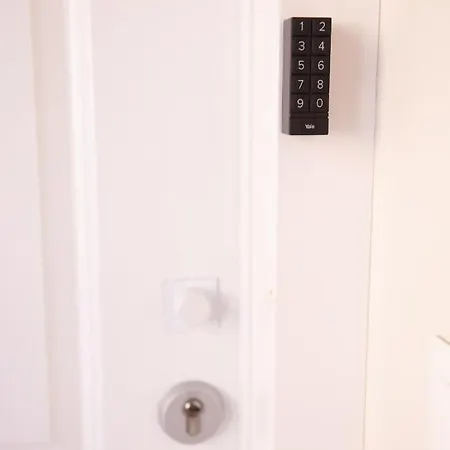 Apartamentos Lola Beach Malaga Exterior photo