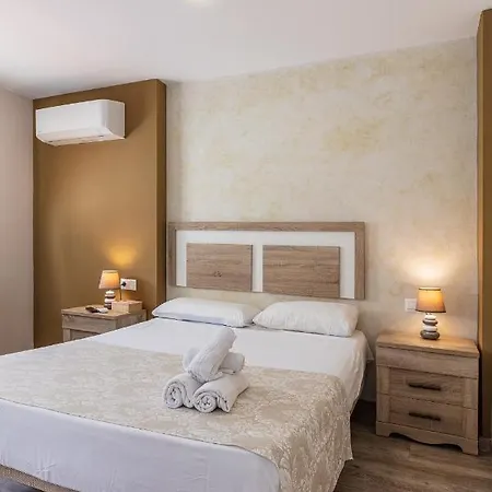 Apartamentos Lola Beach Malaga Exterior photo