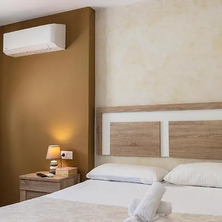 Apartamentos Lola Beach Malaga Exterior photo