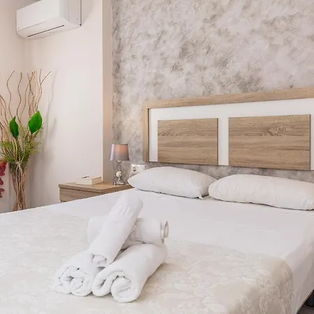 Apartamentos Lola Beach Malaga Exterior photo